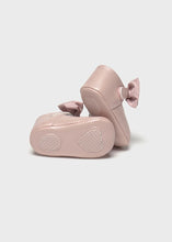 Load image into Gallery viewer, Mayoral Girls Bow Soft Sole Pram Shoes - Pink