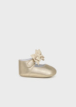 Load image into Gallery viewer, Mayoral Girls Bow Soft Sole Pram Shoes - Gold