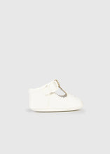Load image into Gallery viewer, Mayoral Boys White Pram Shoes -