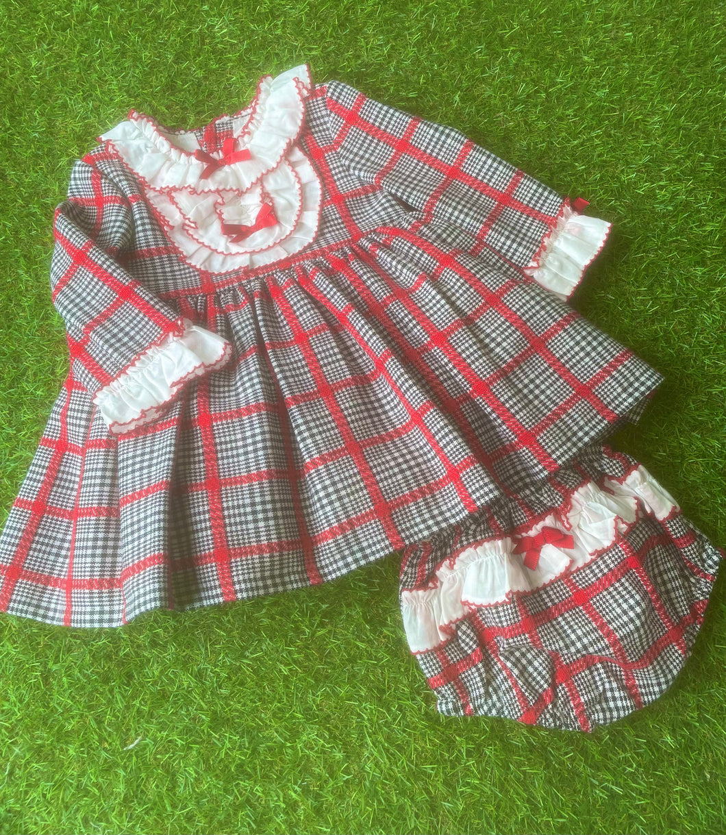 Loan Bor dress & nickers 18mth