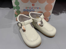 Load image into Gallery viewer, Andanines Boys Cream Patent High Back Shoes