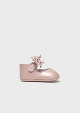 Load image into Gallery viewer, Mayoral Girls Bow Soft Sole Pram Shoes - Pink