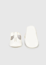 Load image into Gallery viewer, Mayoral Boys White Pram Shoes -