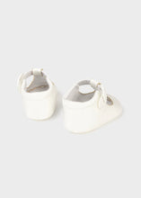 Load image into Gallery viewer, Mayoral Boys White Pram Shoes -