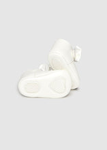 Load image into Gallery viewer, Mayoral Girls Bow Soft Sole Pram Shoes - White