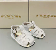 Load image into Gallery viewer, Andanines Baby Boys White Sandals