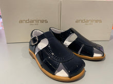 Load image into Gallery viewer, Andanines Boys Navy Patent Sandals