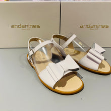 Load image into Gallery viewer, Andanines Girls White Patent Sandals