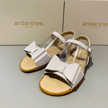 Load image into Gallery viewer, Andanines Girls White Patent Sandals
