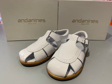 Load image into Gallery viewer, Andanines Boys White Patent Sandals