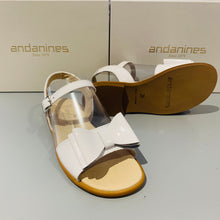 Load image into Gallery viewer, Andanines Girls White Patent Sandals
