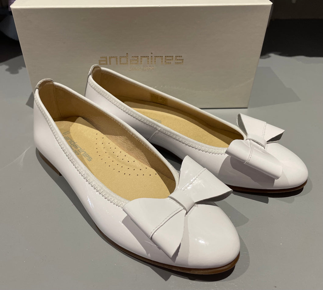 Andanines Girls White Patent Loafers