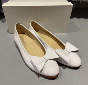 Andanines Girls White Patent Loafers