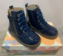 Load image into Gallery viewer, Andanines Girls Patent Boots