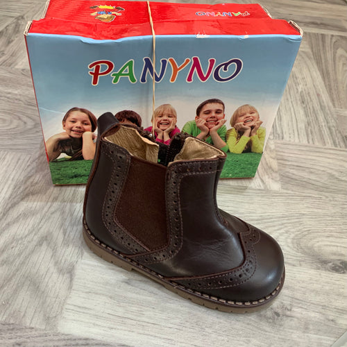 Boys a brown Leather Dealer Boots (no refunds or exchanges