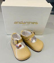 Load image into Gallery viewer, Andanines Girls Camel Pram Shoes