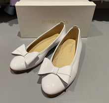 Load image into Gallery viewer, Andanines Girls White Patent Loafers