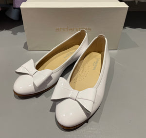 Andanines Girls White Patent Loafers